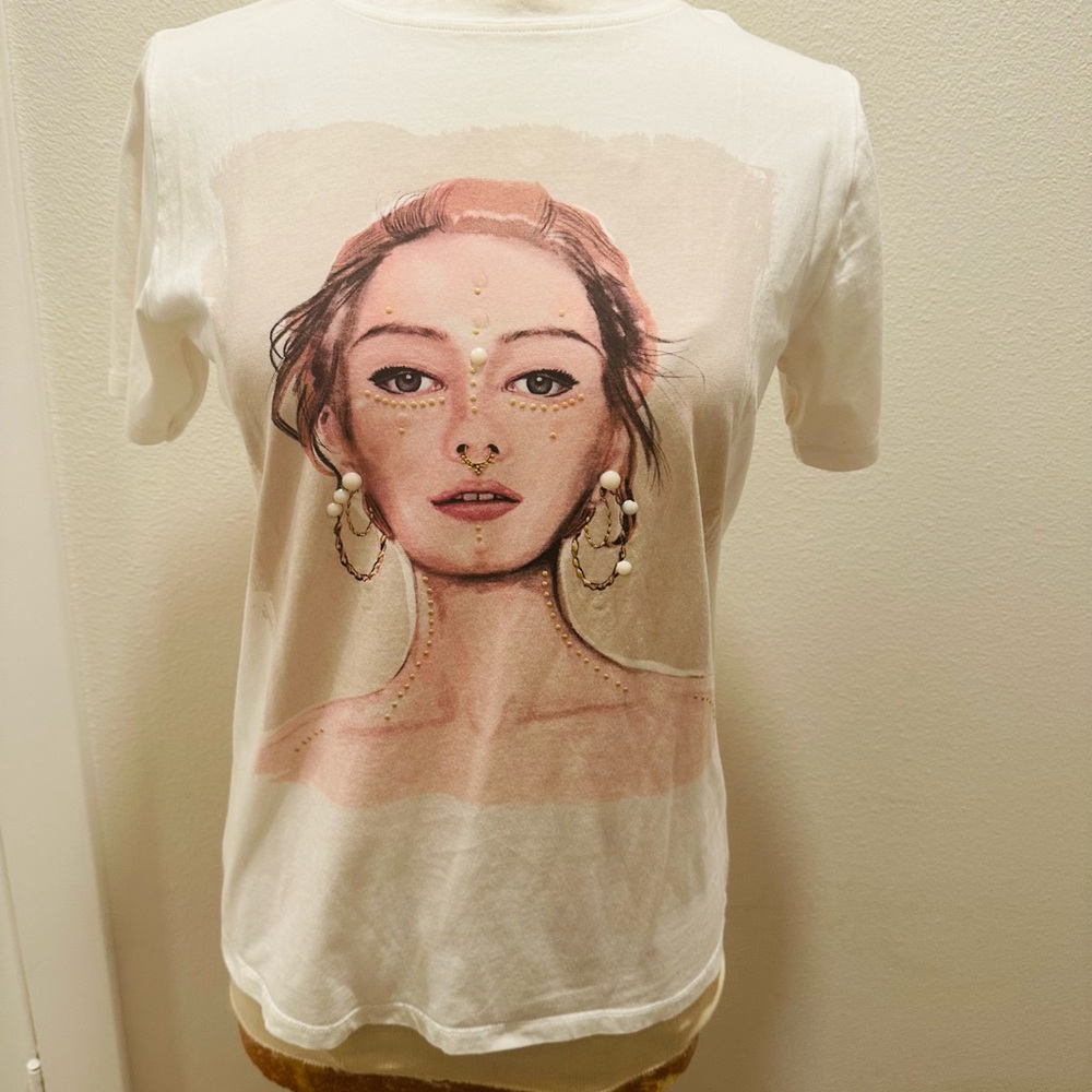 White Fitted Graphic Short Sleeve Tee